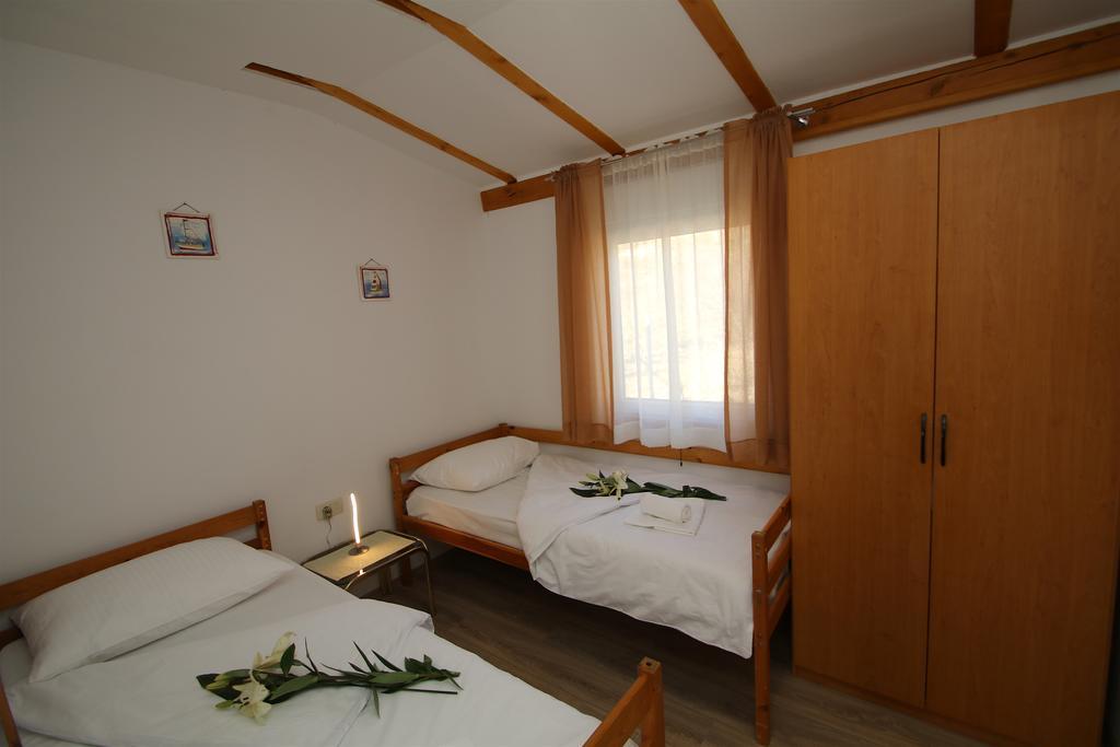 Oak House Villa Zadvarje Exterior photo