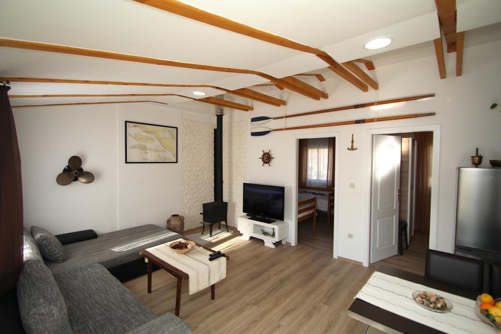 Oak House Villa Zadvarje Exterior photo